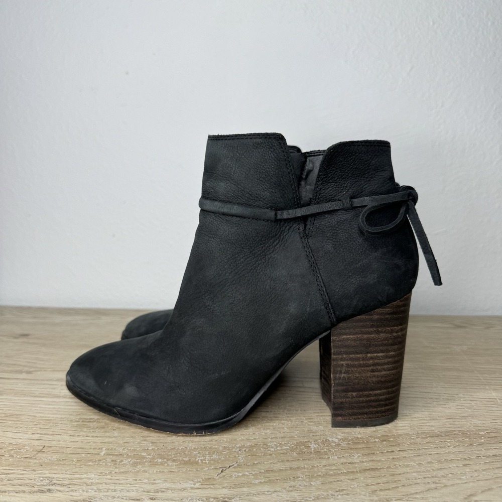 Gibson * Latimer Black Nubuck Leather Side Zip Ankle‎ Bootie Womens Size 9.5 Bow